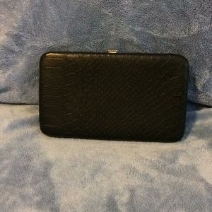 Clamshell Wallet